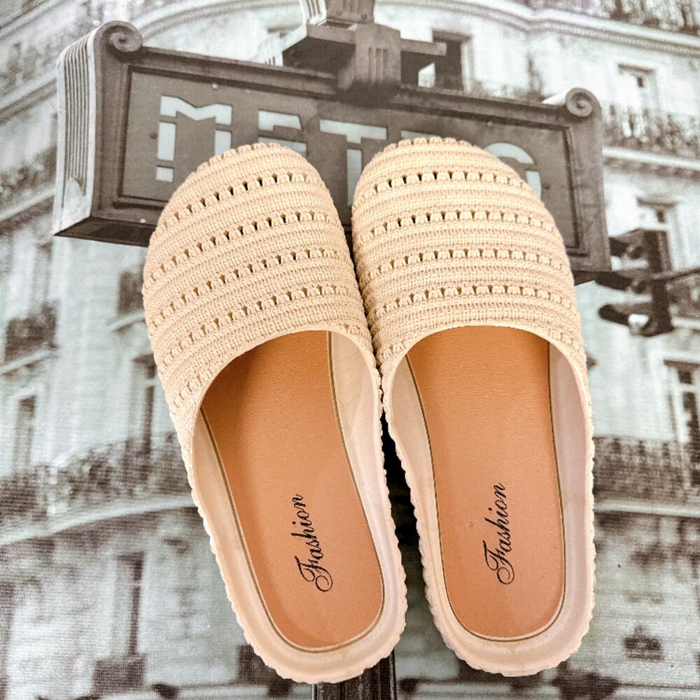 Womens Beige Woven Closed Toe Mules Flat Boho Slide Sandals Size EU 38-39